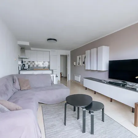 Nieuwpoort Near Promenade, Cleaning Included Appartement