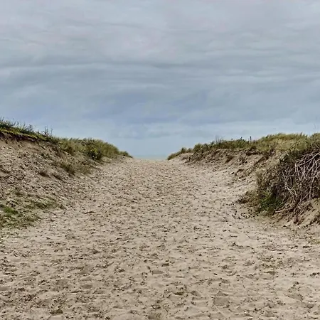 Nieuwpoort Near Promenade, Cleaning Included Appartement *