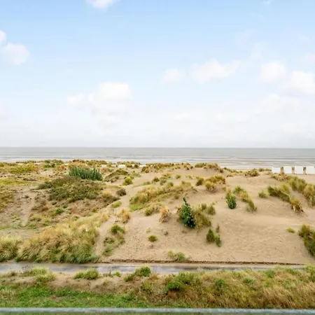 Nieuwpoort Near Promenade, Cleaning Included Appartement *